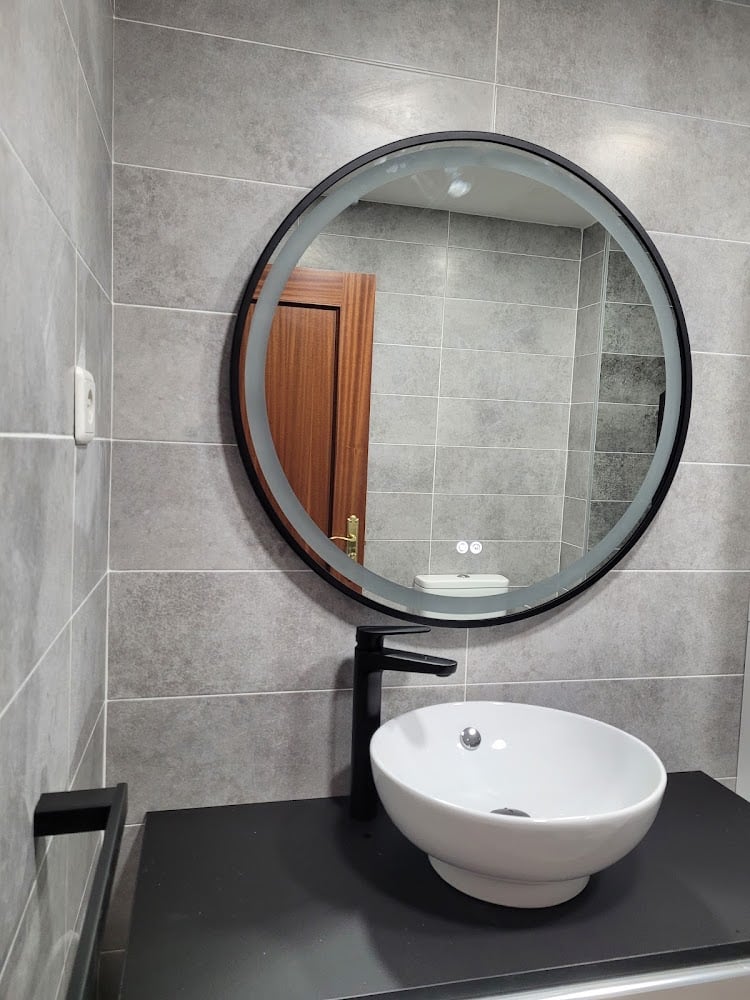 Baño real reformado por Reformas Matito