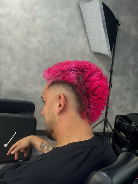 Trabajo de color creativo realizado en Dobleace Barbería