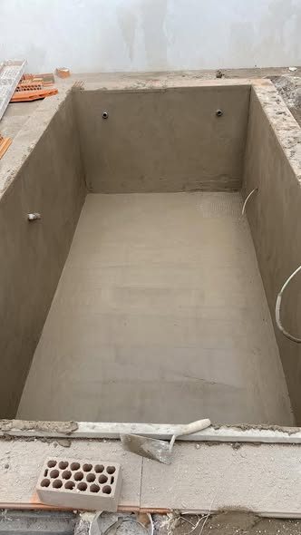 Piscina en obra, solera de hormigón